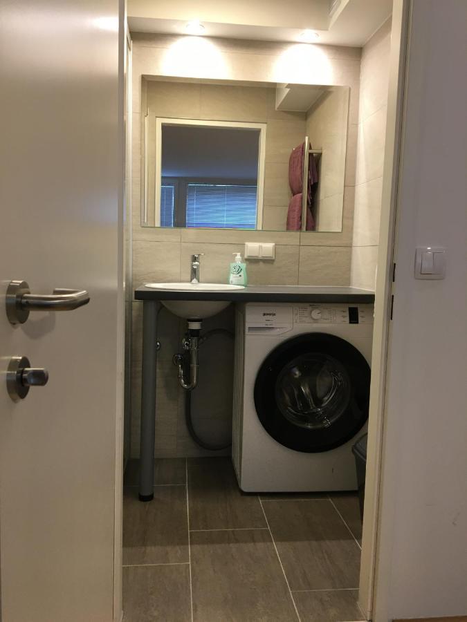 Appartamento Cosy Flat In The Quiet Area With Own Garden, Free Parking And Direct Public Transport Link To The Centre Vienna Esterno foto