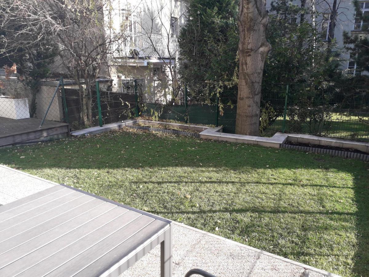 Appartamento Cosy Flat In The Quiet Area With Own Garden, Free Parking And Direct Public Transport Link To The Centre Vienna Esterno foto
